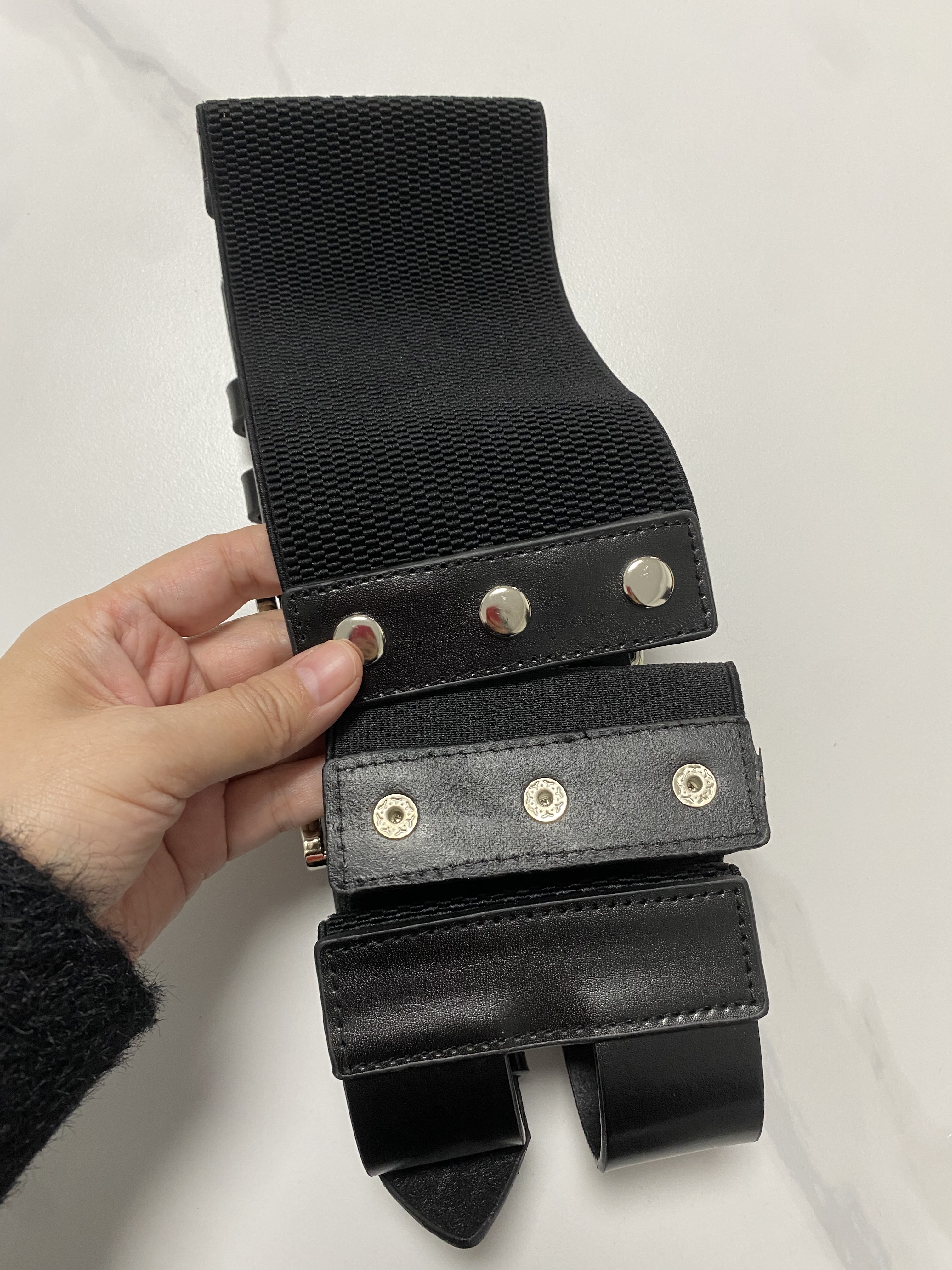 女性用の伸縮性のある革のドレスとベルト,革の脚のバンドの装飾,幅広のベルト,r193