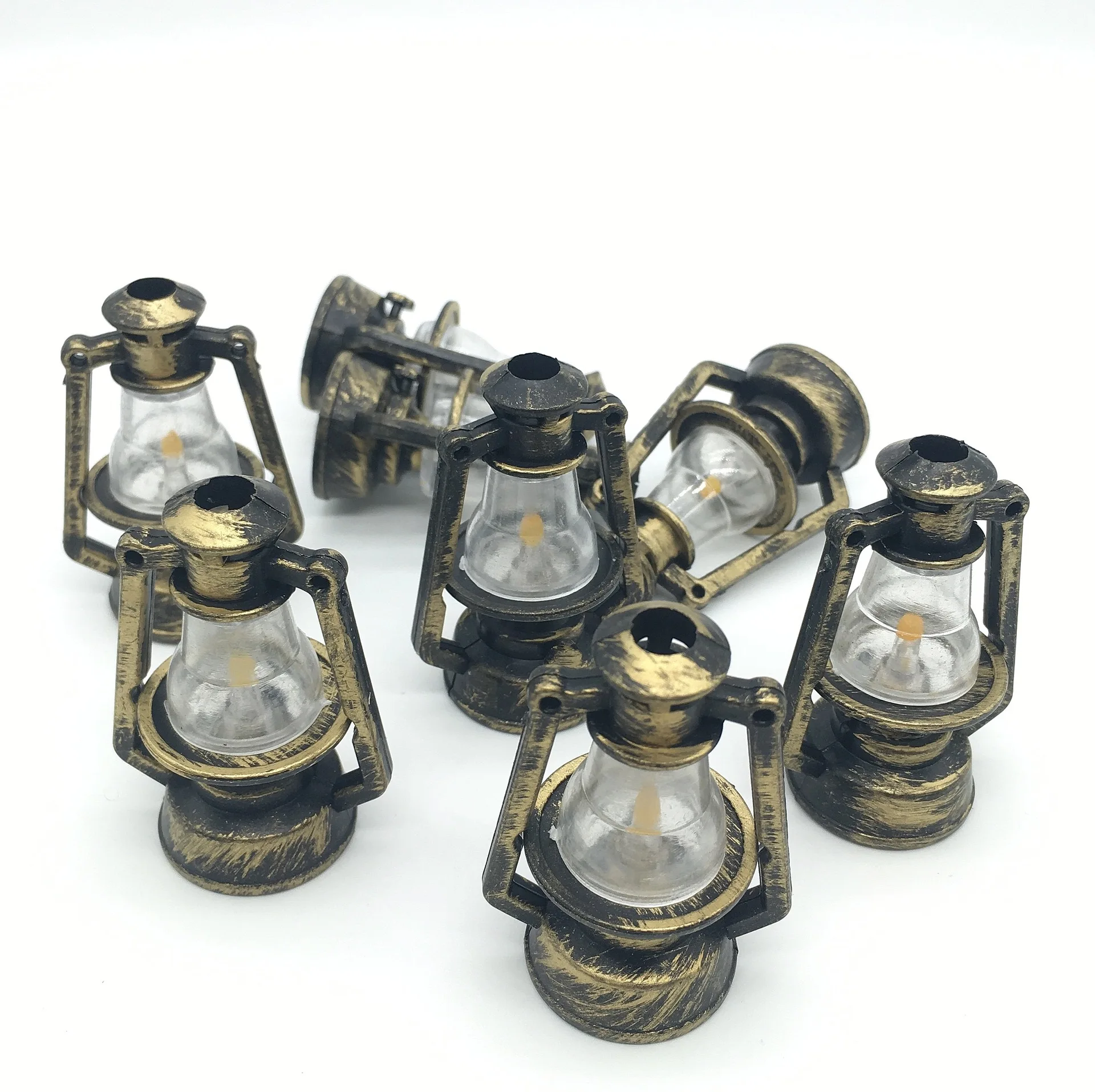 1pc 1:6 Retro Style Scale Miniature Oil Lamp Dollhouse Accessories Mini Kerosene Lantern Micro Landscape Decor Scene