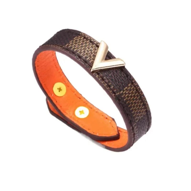 Renaissance Viking ยุคกลางสร้อยข้อมือคอสเพลย์หนัง Faux ตรวจสอบรูปแบบสร้อยข้อมือ Retro อุปกรณ์เสริมสําหรับตัวอักษรผู้ใหญ่ Props