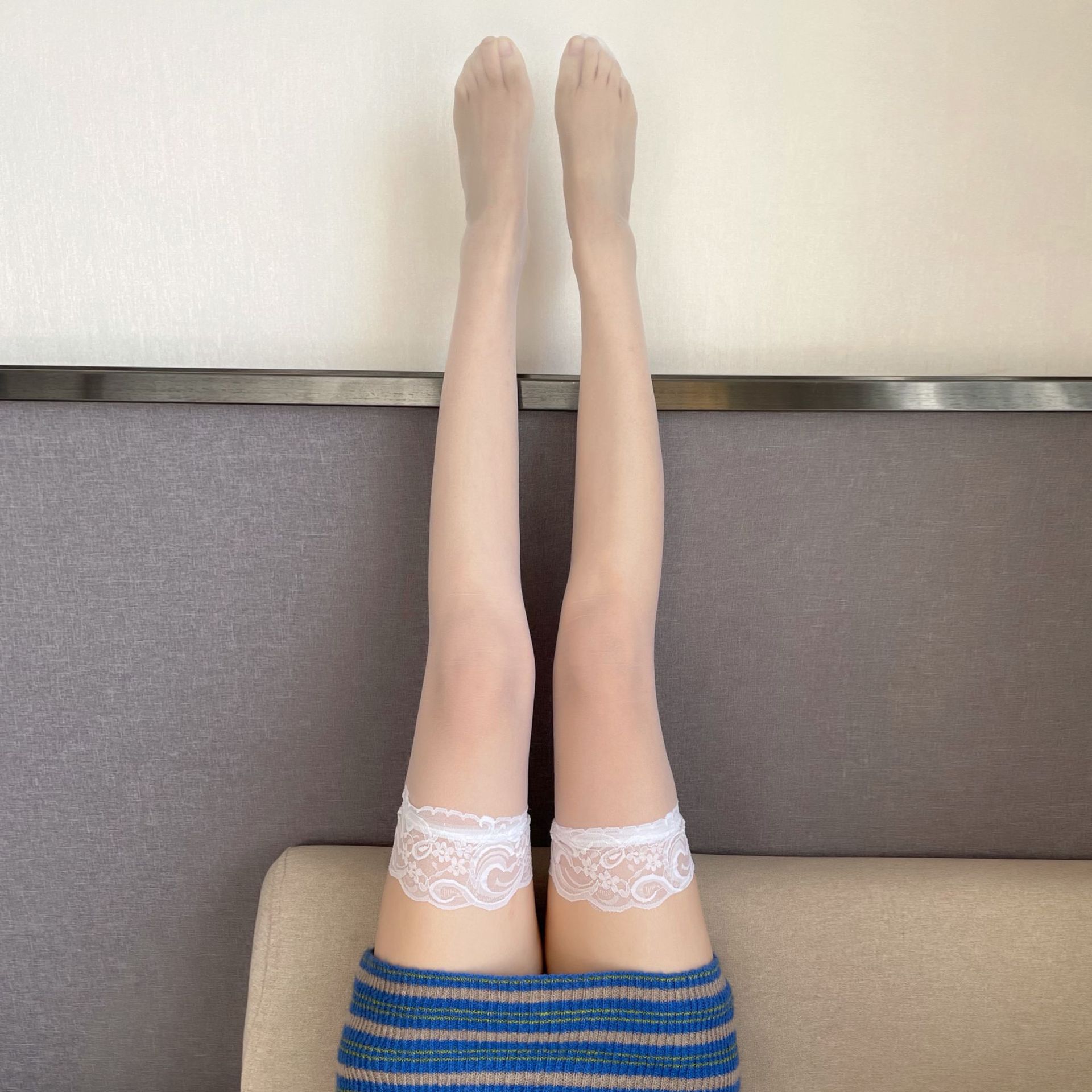 ถุงน่องสำหรับผู้หญิงเซ็กซี่แน่นถุงน่องยาวลูกไม้ถุงเท้าสไตล์โลลิต้าระบายอากาศบาง SND ถุงเท้าระดับเข่าฤดูร้อนถุงน่องสีดำ