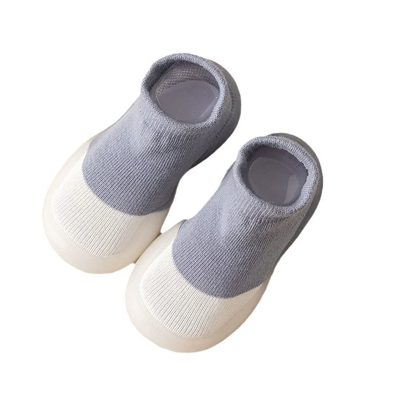 2025 Autunno Nuovi Bambini Color Block Calzini antiscivolo Scarpe Indoor Baby Walker Calzini Scarpe da pavimento antiscivolo per i più piccoli