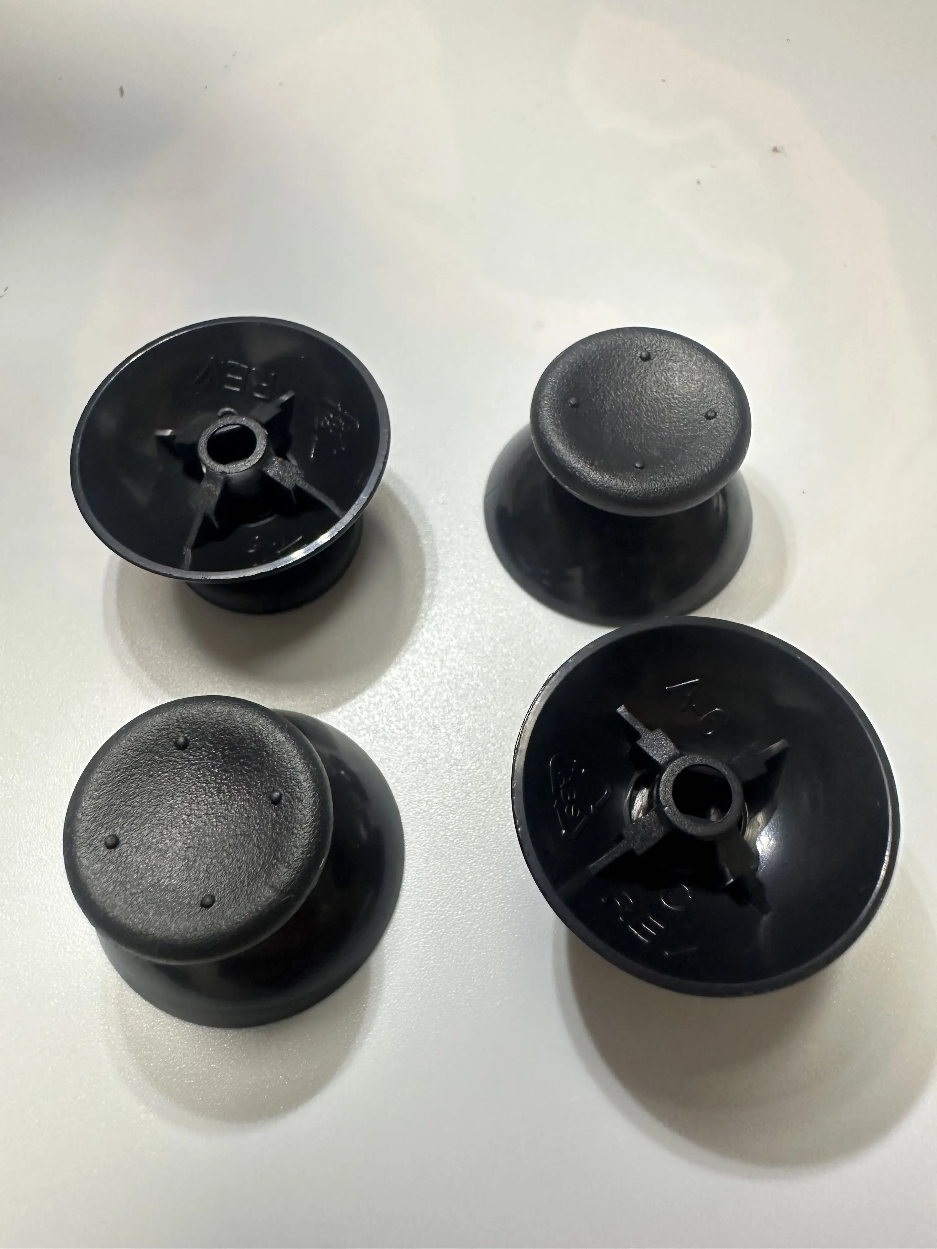 Großhandel mit 100 Stück 3D-Analog-Joystick-Kappen für Xbox 360