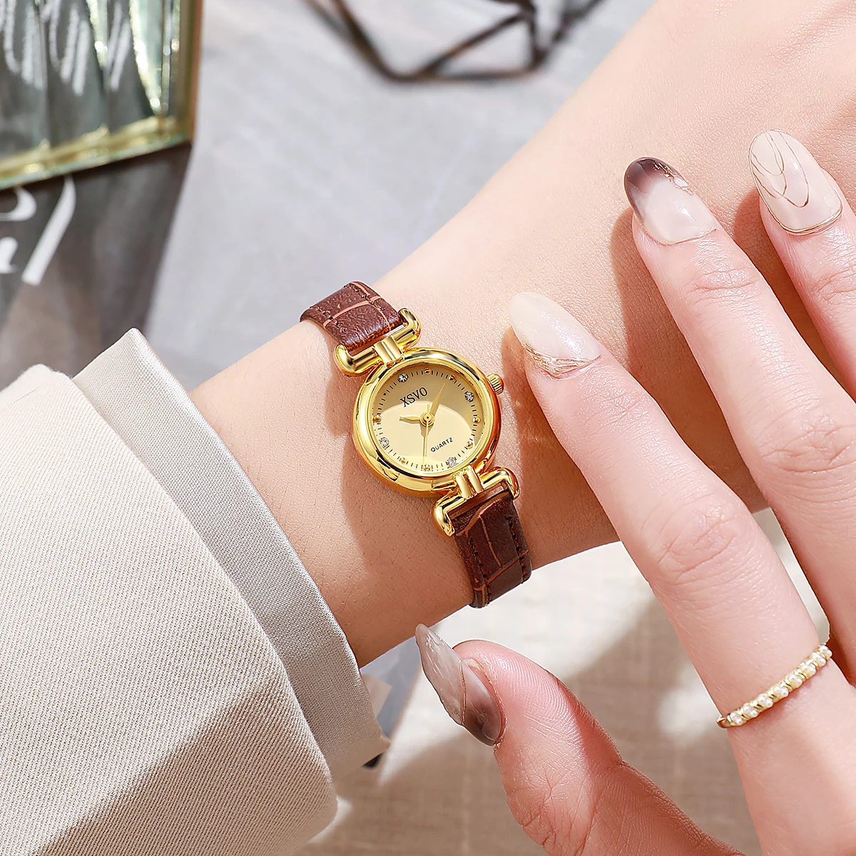 Eenvoudig stripboorpuntschaal quartz riemhorloge met kleine wijzerplaat