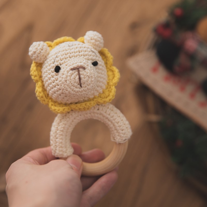 1 unidad de juguetes de sonajero para bebé, diseño de ganchillo de madera, conejo, conejo, zorro León, BearToy, regalo para recién nacido, mordedor de bebé, Crochet, nombre personalizado