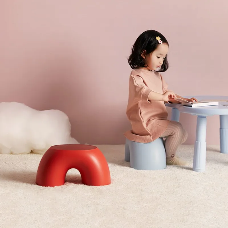 Taburete K-star de arcoíris, taburete pequeño Circular Simple y ligero, taburete redondeado para el hogar para niños, taburete antideslizante para cambiar zapatos 2024