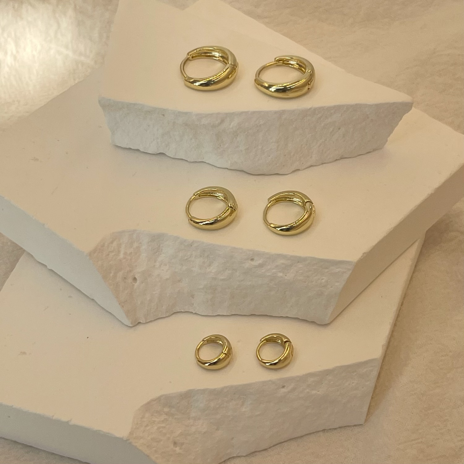 Edelstahl 1 Paar minimalistische Huggie-Creolen für Frauen, goldfarben, winziger runder Kreis, 6/10/12 mm, Punk-Unisex-Rock-Ohrring