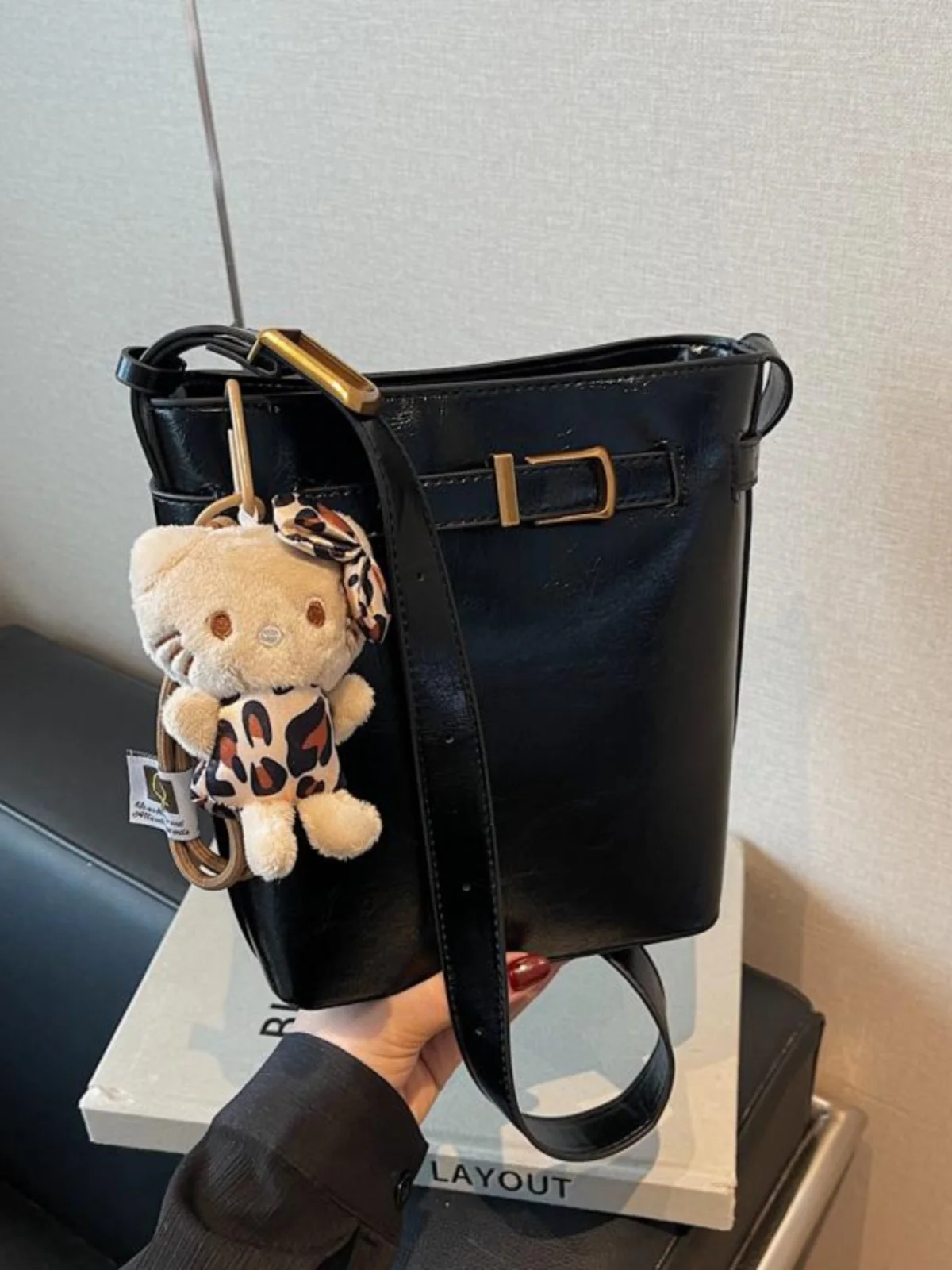 レトロミニマリスト女性のバケットショルダーバッグファッショナブルな秋冬新スタイルソフト Pu レザーラウンドシリンダー形状ハンドバッグ