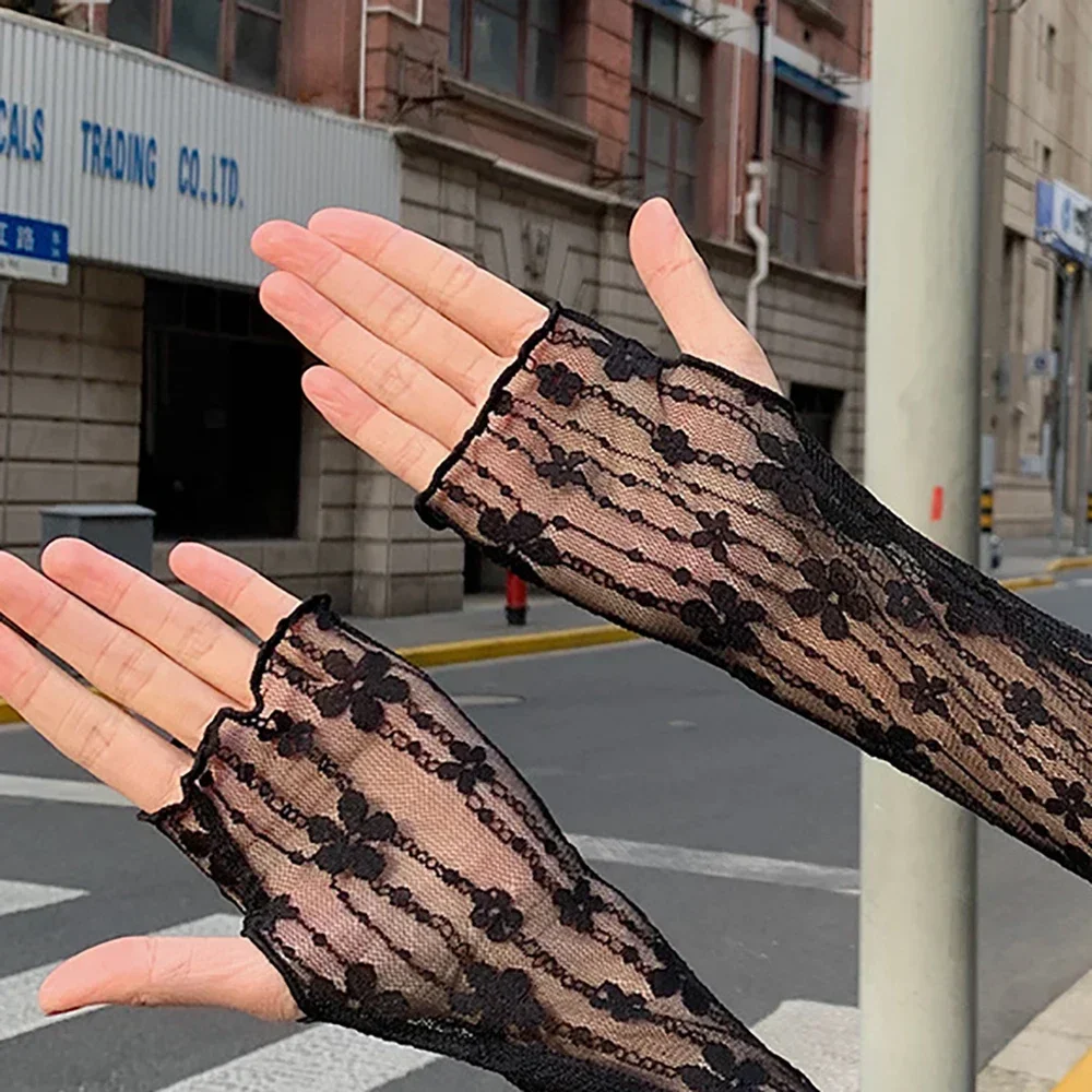2 ชิ้นยาวตาข่ายลูกไม้ถุงมือ Hollow - Out Fingerless ถุงมือผู้หญิงแขนป้องกันแสงแดดกลางแจ้งหรูหราลูกไม้บางขี่จักรยานถุงมือยิม