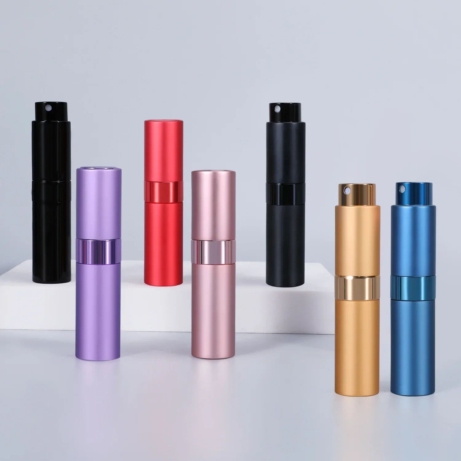 Bottiglia di ricarica per profumo Bottiglia di profumo riutilizzabile in alluminio metallico da 8 ml Bottiglia spray Atomizzatore portatile Profumo da viaggio