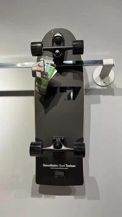 Caminhão de skate de surf TD caminhão 77 conjunto de 2 peças com parafusos de almofadas riser parte estrela lisa