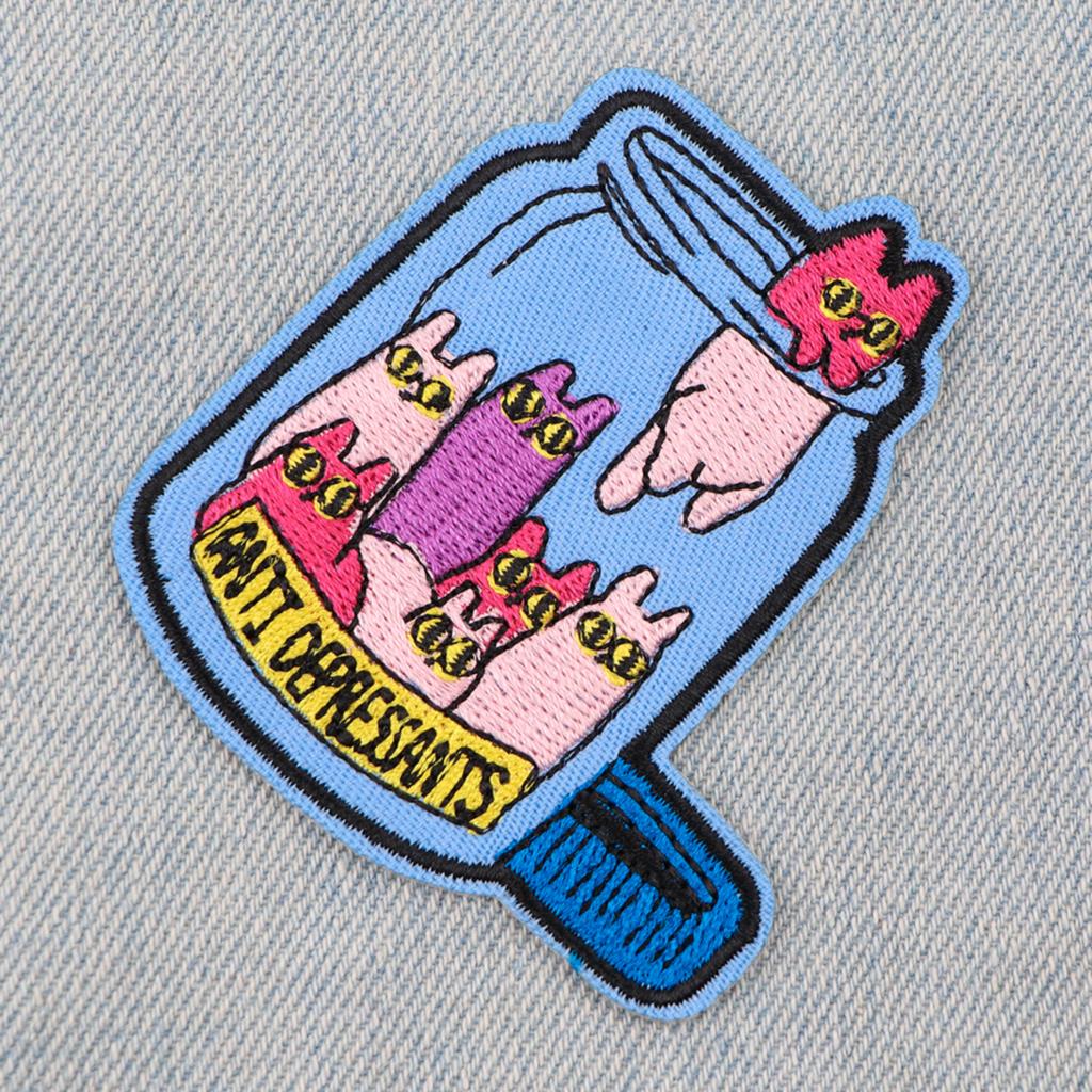 漫画の猫が刺繍された衣類の見積もりパッチ、衣類のステッカーに鉄、DIYストライプのアップリケ