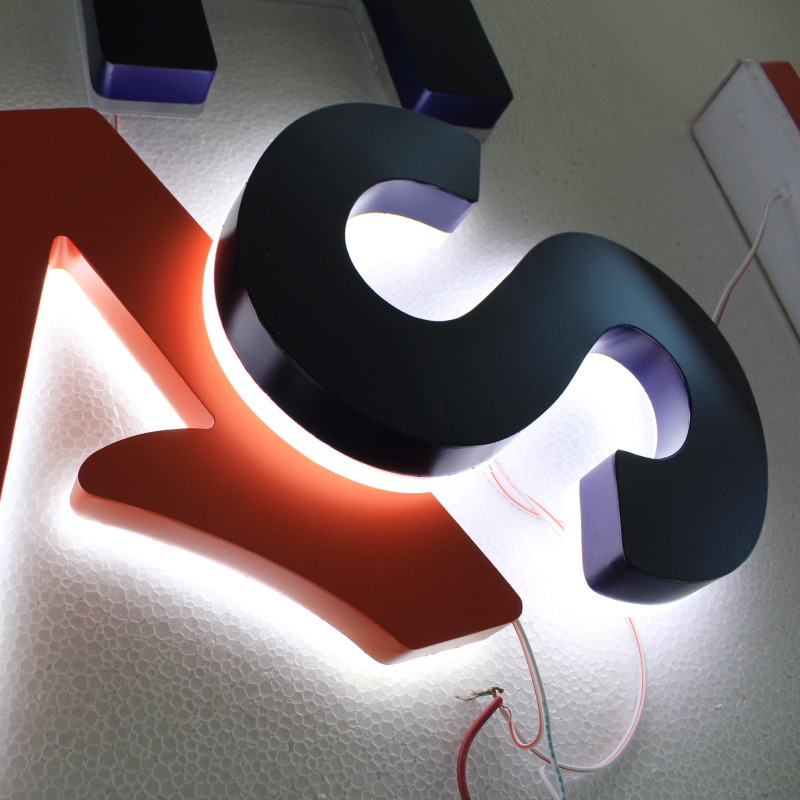 Benutzerdefiniertes umgekehrtes Metall-LED-Buchstaben-Werbung Firmenlogo für den Außenbereich, hintergrundbeleuchtetes Edelstahl-Ladenschild