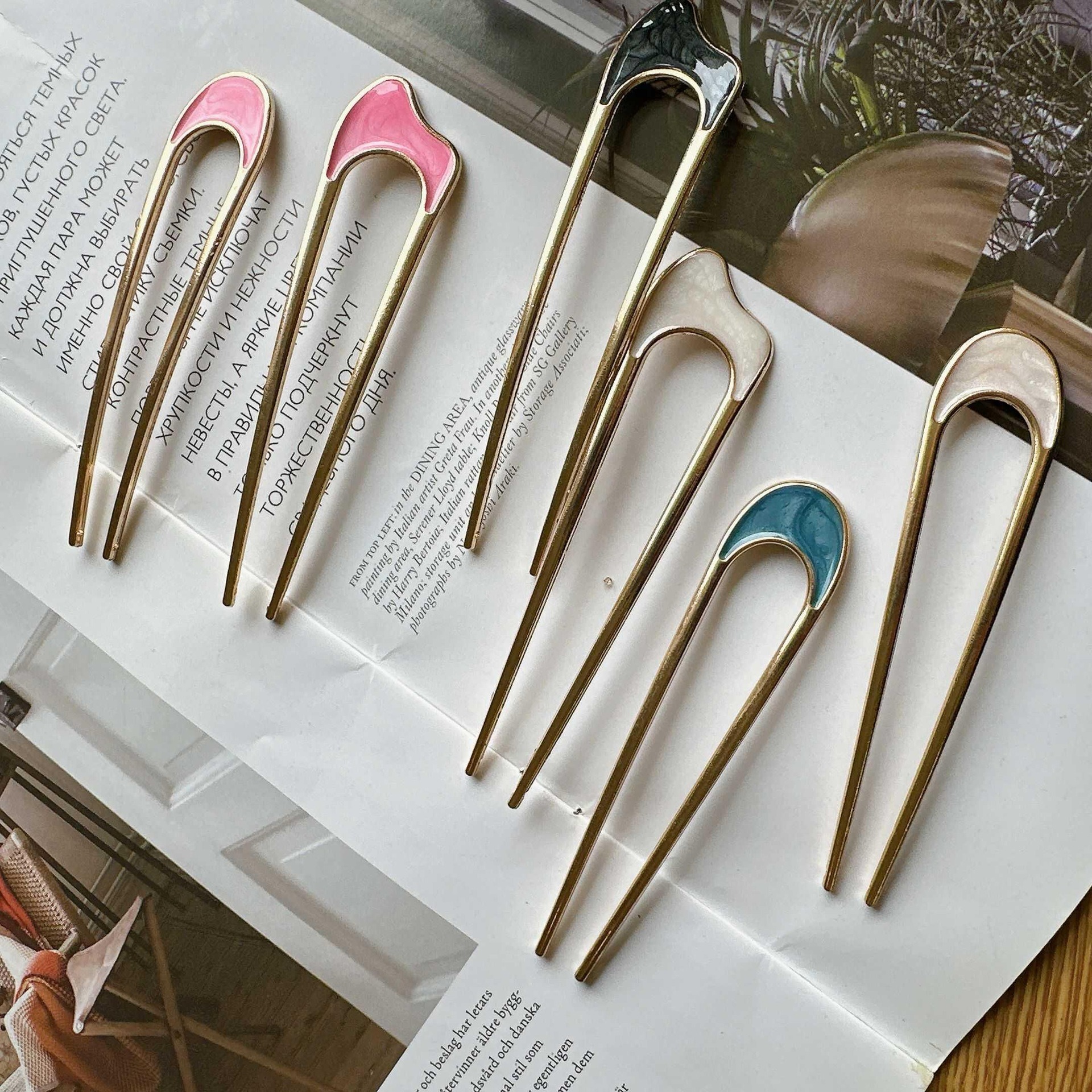 Dames gebruiken elegante schelpglazuurde hoorns in goud en zilver, modieuze, U-vormige metalen haarspelden, haaraccessoires en hoofddeksels