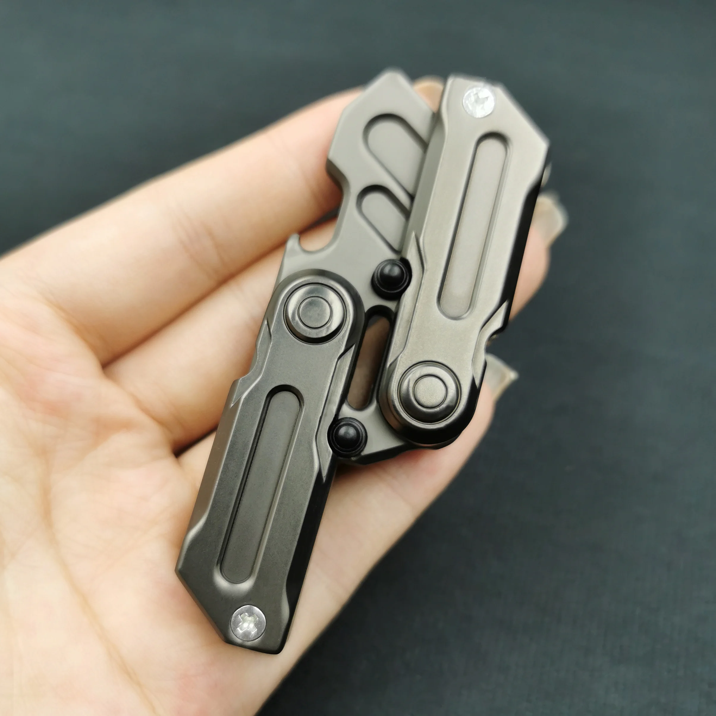แม่เหล็ก Fidget เหรียญ EDC ผู้ใหญ่ Decompression ของเล่นความวิตกกังวลและความเครียดบรรเทา Multifunctional crowbar Fidget Slider Spinner ของขวัญ