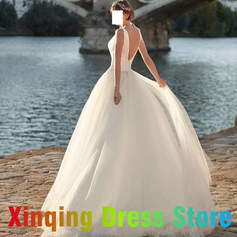 Abiti da sposa classici e formali personalizzati con bottoni in tulle bianco aperti sul retro Abiti da sposa senza maniche A-Line V-Ncek Sweep Train Robe