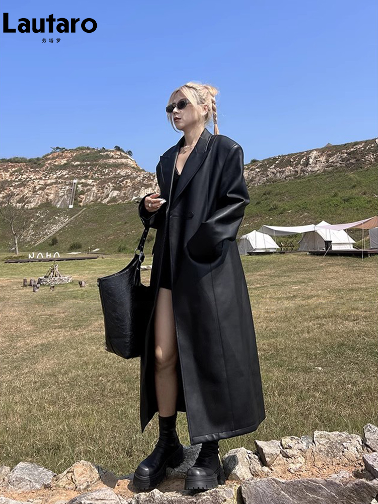 Lautaro 春秋エクストラロング黒ルース Pu レザートレンチコート女性のためのショルダーパッドダブルブレストフェイクレザーブレザー