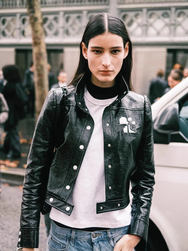 Jaqueta Curta de Couro PU com Gola Alta, Estilo Slim Fit, Manga Longa, Saia  em Cores Contrastantes