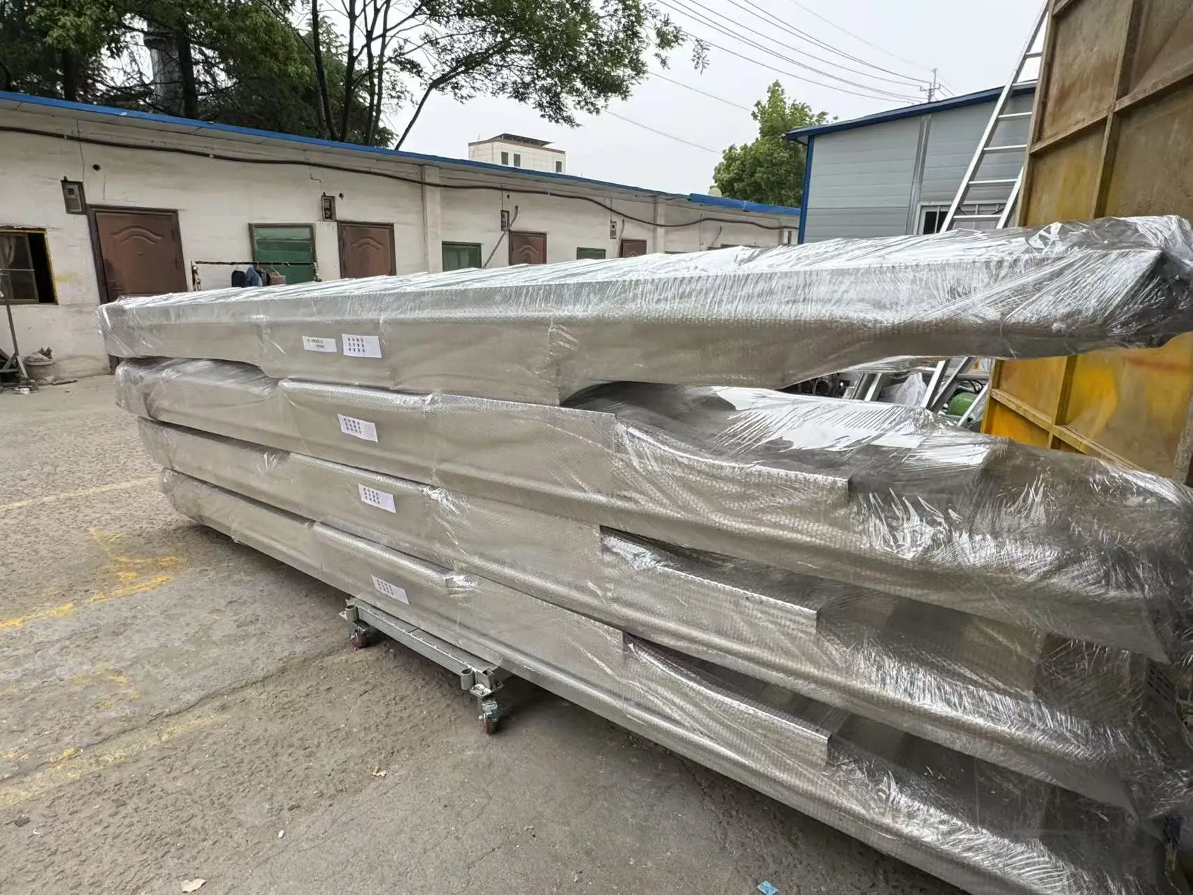 Orden de almacén de aislamiento de escalera de escalada extraíble de aluminio que recoge la escalera de plataforma móvil