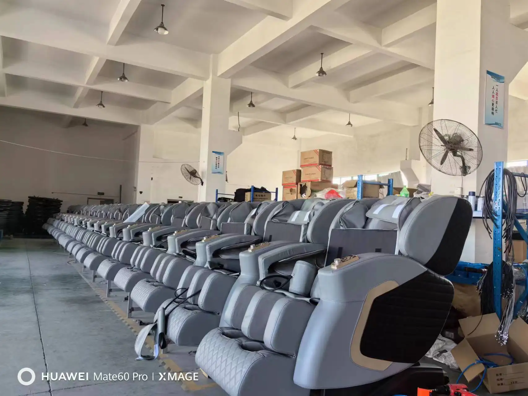 2024 New popular luxury home massage chair space full body massage 8D zero gravity massage sofa chair