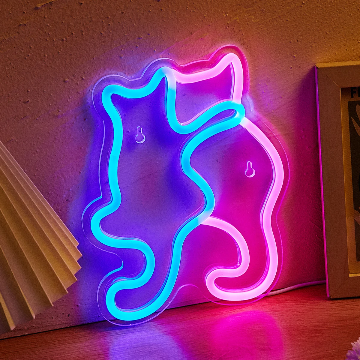 Chi-Buy ปากการูปหัวใจไฟ LED สำหรับแมว, ปากการูปหัวใจไฟสำหรับยามค่ำคืนแบบ USB สัญญาณไฟตกแต่งห้องนั่งเล่นสำหรับศิลปะบนผนังและห้องเล่นเกมห้องนอน