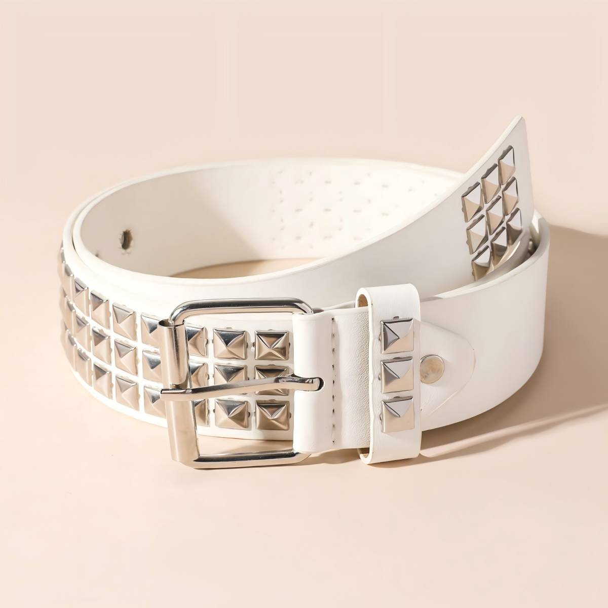 New vintage-style belt with square beads and rivets, metal pyramid-shaped belt. Unisex punk-style belt with five-bull design, su