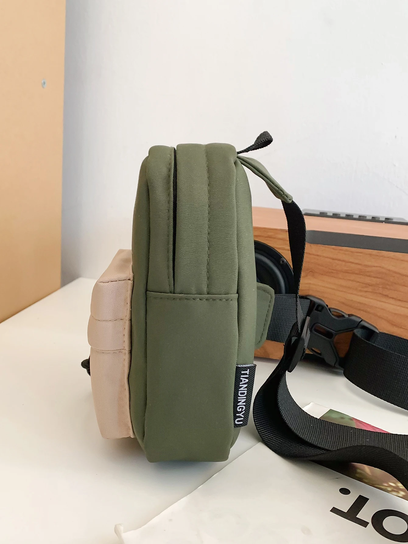 VC トレンディなコントラストミニチェストバッグ男性用ファッションナイロンメンズ軽量クロスボディバッグユニセックスカジュアルストリート電話スリングバッグ