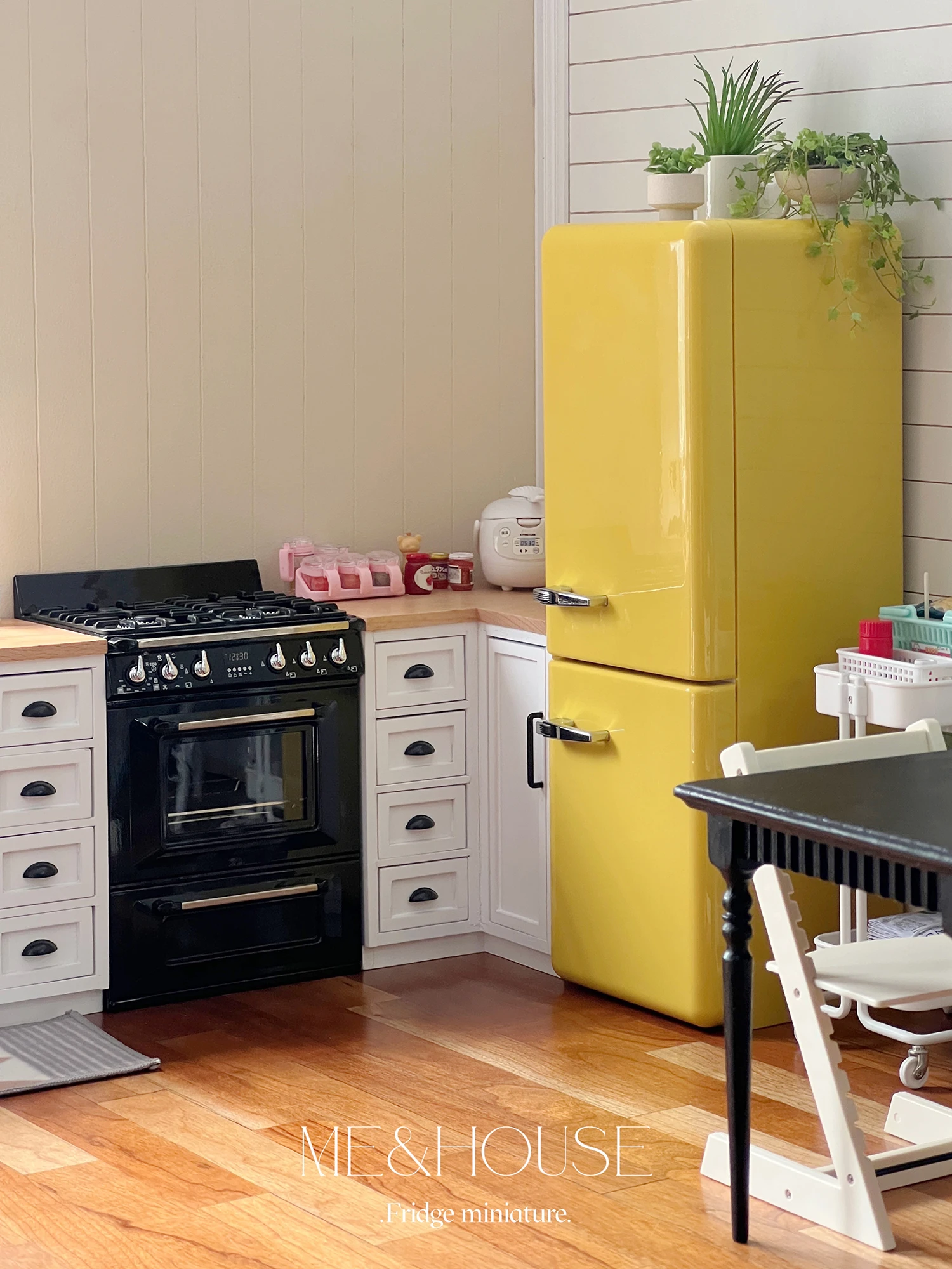 1/6 doll house model  Kitchen appliances refrigerator（ shells need to be used with refrigerator liner，The shell can be replaced）