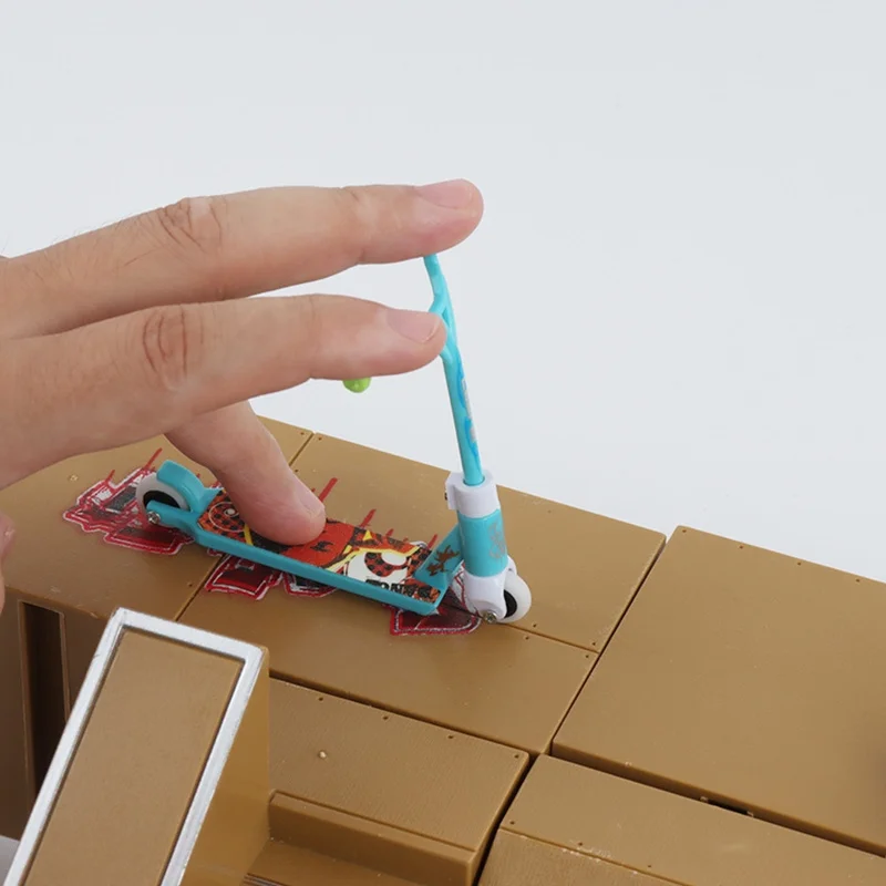 ความแปลกใหม่ Funny Interactive Mini Finger Scooter Stunt ของเล่นนิ้วมือสเก็ตสเก็ตสกู๊ตเตอร์นิ้วมือเด็ก Interactive วันหยุดของขวัญ