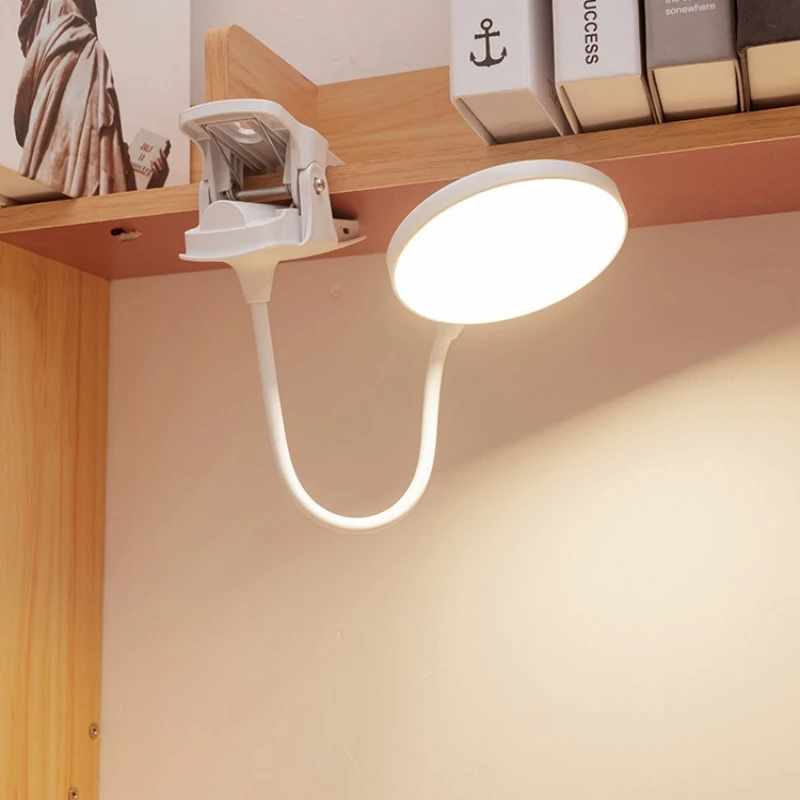 โคมไฟตั้งโต๊ะแบบหนีบ LED ป้องกันดวงตา โคมไฟอ่านหนังสือสำหรับหอพัก โคมไฟอ่านหนังสือแบบชาร์จไฟได้ โคมไฟกลางคืนสำหรับนักเรียน โคมไฟอ่านหนังสือข้างเตียง ให้แสงสว่างเพียงพอ
