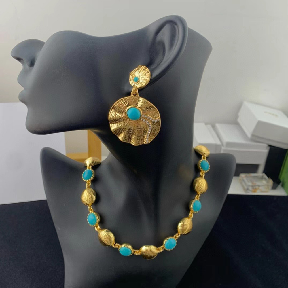 Temperamento Vintage chapado en oro y cobre con pendientes de turquesa, collar para mujer, regalo para niña, gargantilla de fiesta, joyería al por mayor