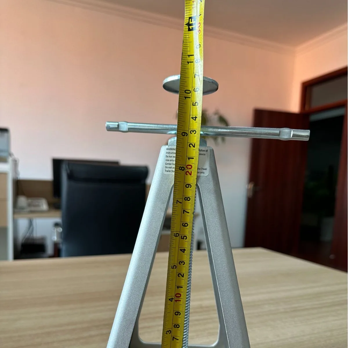 Struttura di supporto del piede di parcheggio in lega di alluminio Installazione in 4 pezzi con martinetto in alluminio per camper estensibile con asta a spirale