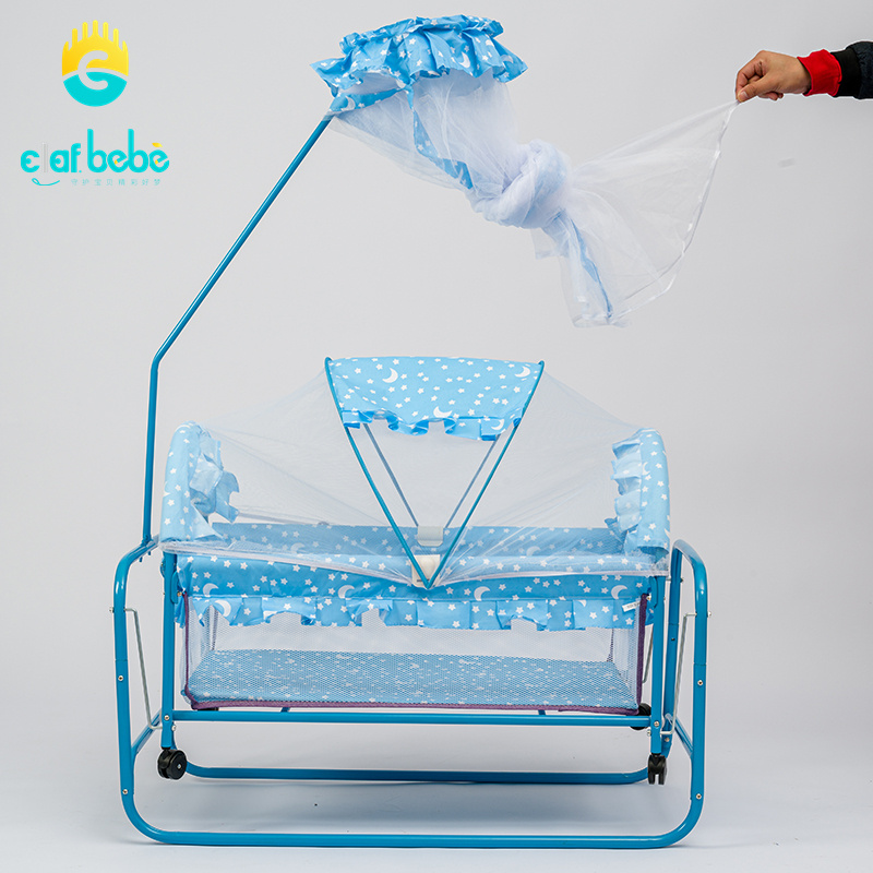 Hochwertiges faltbares Multifunktions-Babybett mit großer Wippe
