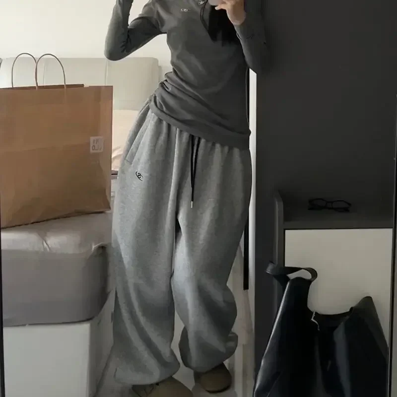 Deeptown สีเทาขนาดใหญ่ Sweatpants ผู้หญิง Harajuku เกาหลีแฟชั่นกีฬากางเกงเย็บปักถักร้อย Y2k Vintage Baggy กางเกงความงาม