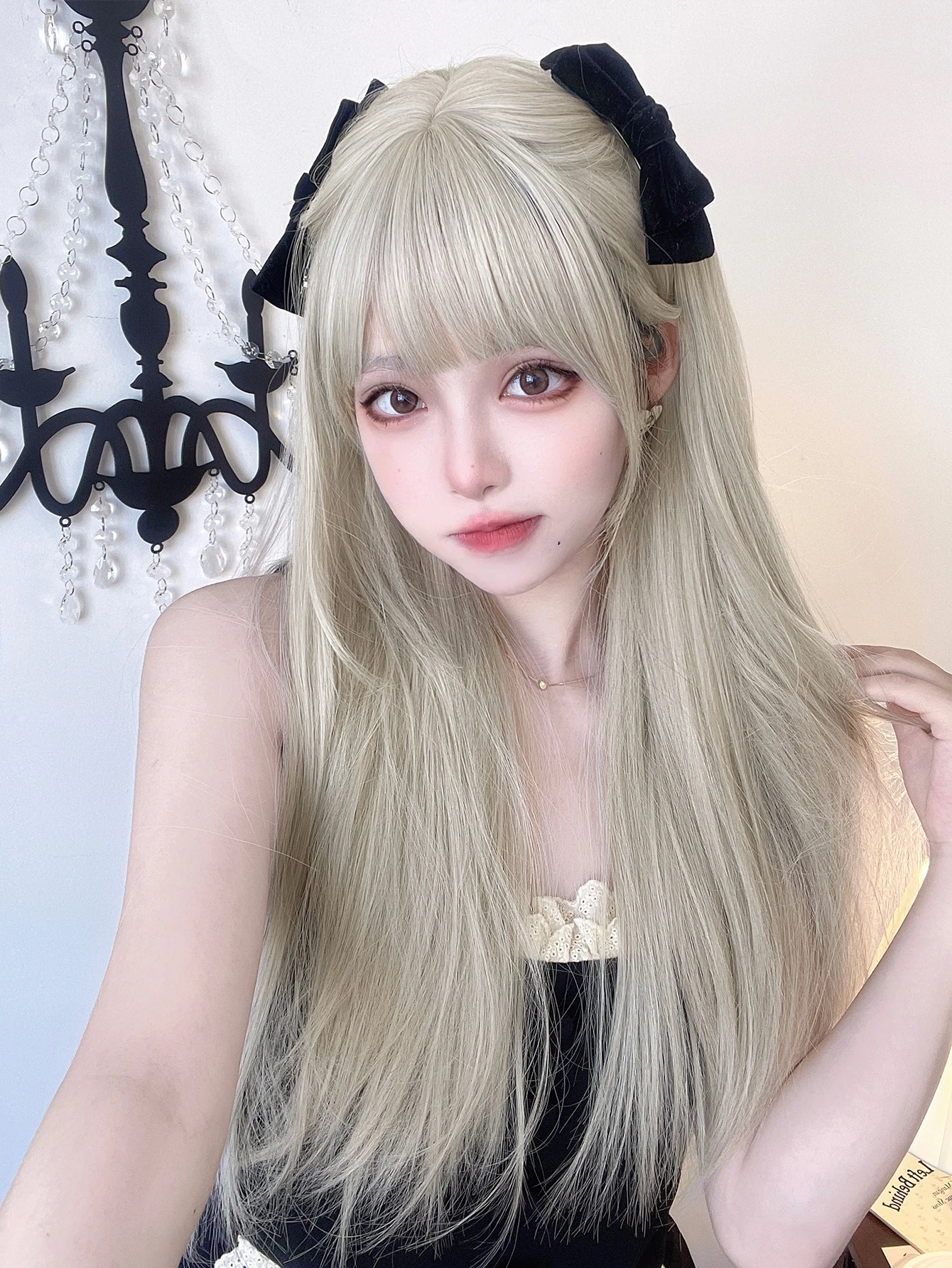 Perucas sintéticas com franja para mulheres, cabelo liso natural longo, drag queen, resistente ao calor, cor cinza, 24 polegadas