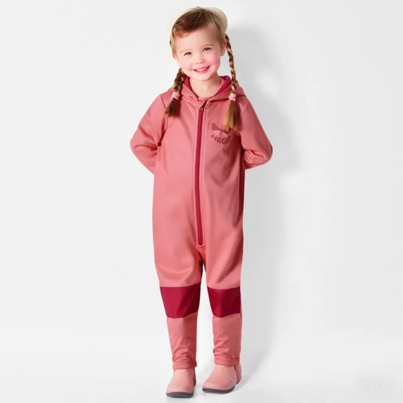 Children's outdoor soft-shell onesies are waterproof and fleece breathable