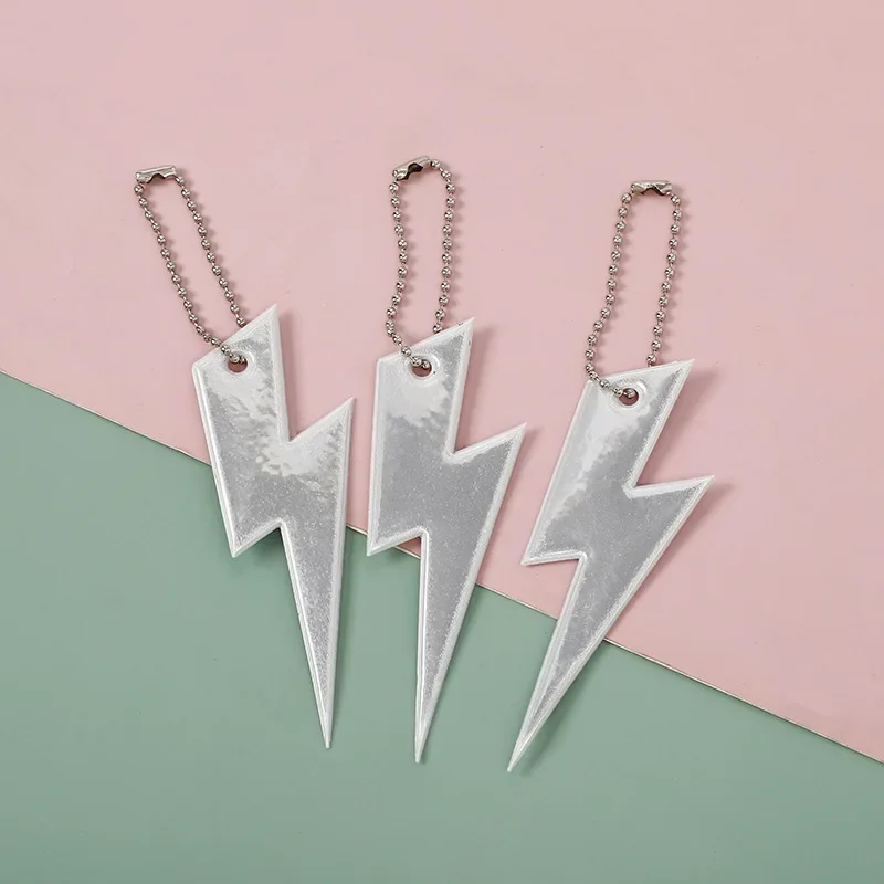 การมองเห็นสูงจี้สะท้อนแสงพวงกุญแจ Lightning รูปร่างกระเป๋า Strip เครื่องประดับเด็กผู้ใหญ่ความปลอดภัย Reflector อุปกรณ์เสริม