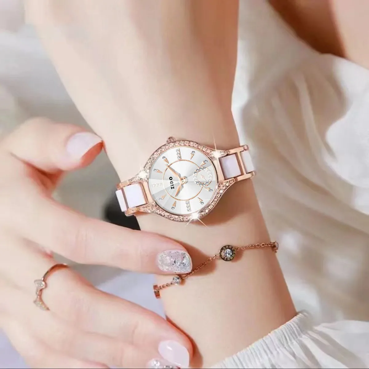 นาฬิกาสําหรับผู้หญิง Retro Light หรูหรากันน้ําฝังเพชรคุณภาพสูงสแตนเลสหญิงนาฬิกาแฟชั่นนาฬิกา
