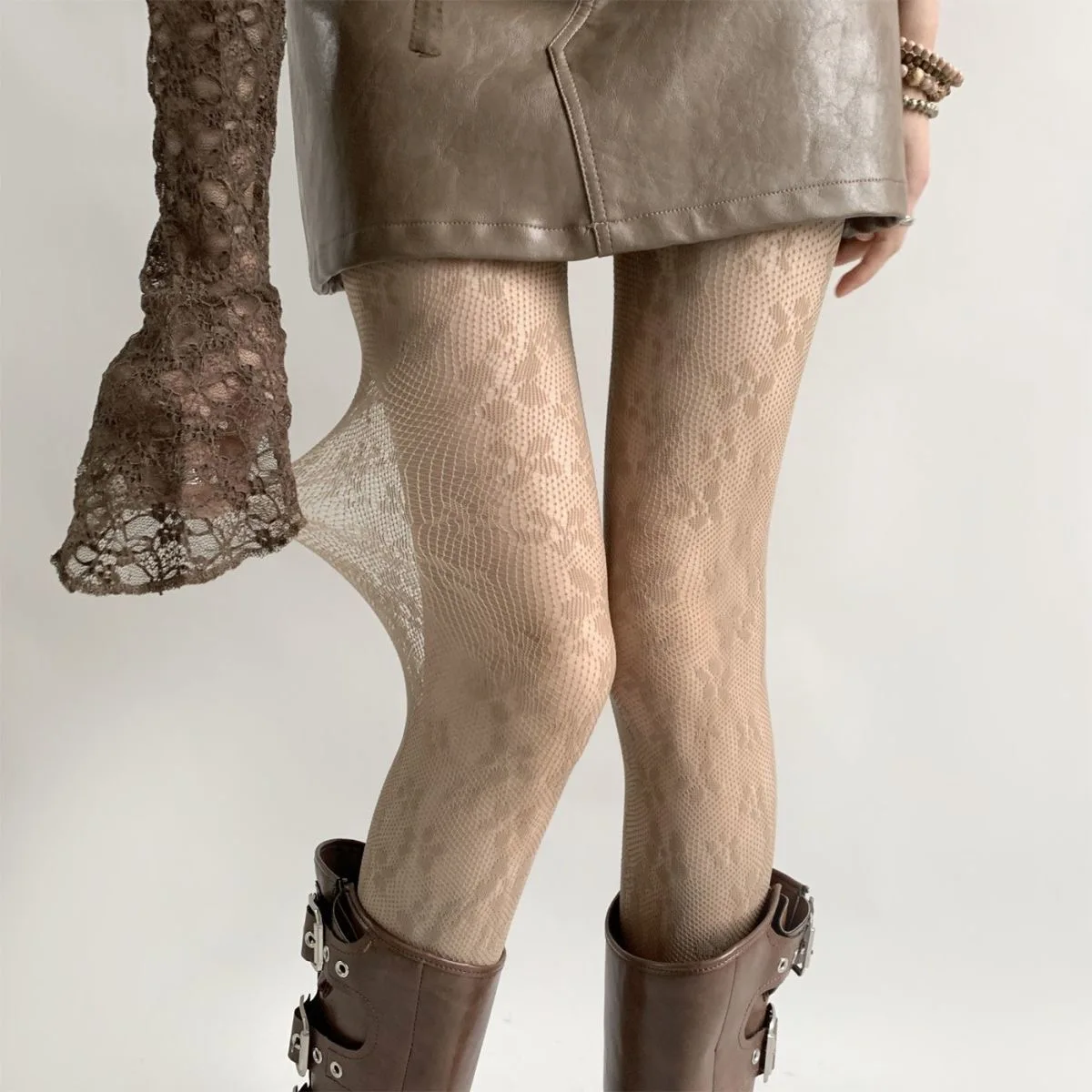 Seksowne wydrążone koronkowe pończochy siatkowe z dolnymi rajstopami Lolita Retro kwiatowy winorośli białe czarne brązowe pończochy dla kobiet rajstopy