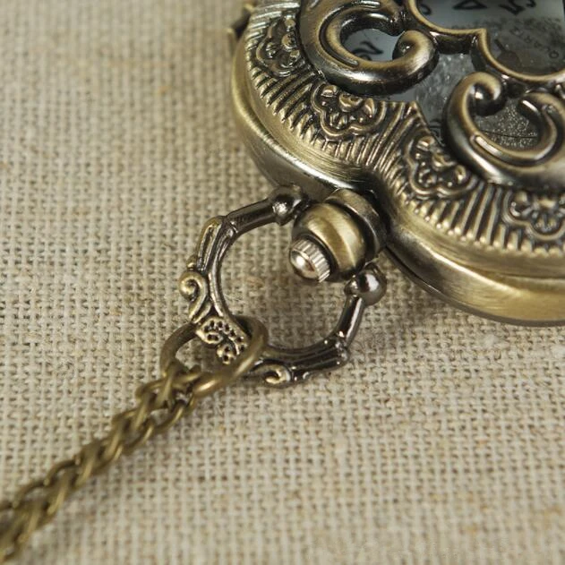 Vintage Bronze Heart Shape Design จี้ควอตซ์นาฬิกาพ็อกเก็ตสร้อยคอผู้ชายของขวัญนาฬิกาอุปกรณ์เสริม