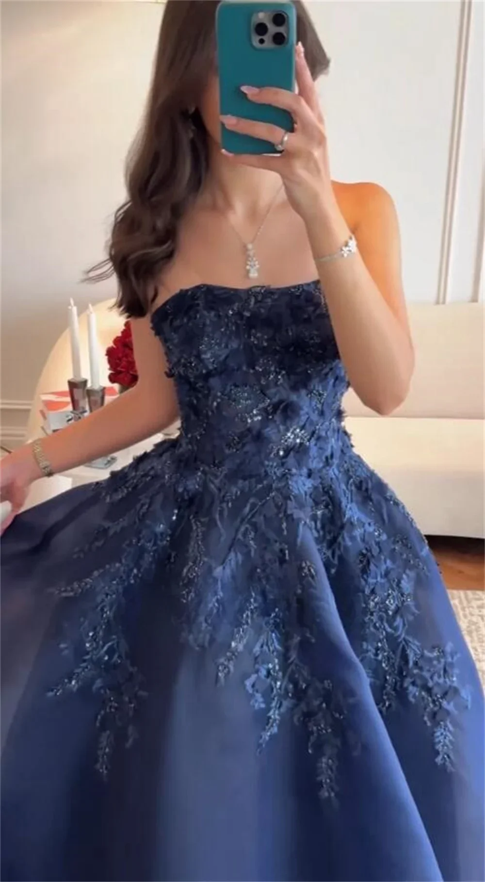 ที่กําหนดเองชุดราตรีอย่างเป็นทางการซาอุดีอาระเบีย Strapless A-Line กระโปรงยาวชั้น Applique Bespoke โอกาสชุดราตรี