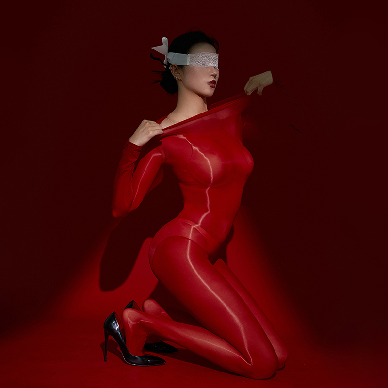 女性オイル光沢のある全身長袖光沢のあるジャンプスーツ女性 Bodystockings 超薄型透明オープンクロッチストッキングボディスーツ