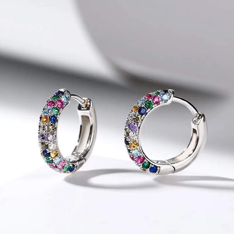 Mini orecchini rotondi color argento alla moda Set orecchini a cerchio con gioielli di lusso da donna con zirconi colorati a metà cerchio
