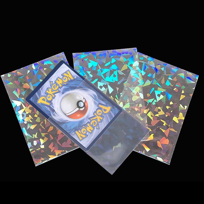 50 stücke Weiche Trading Laser Karte Film Hülse Transparent 66*91mm Pokemon TCG Spiel Schutz Ordner Yugioh Baseball karte Fall Halter