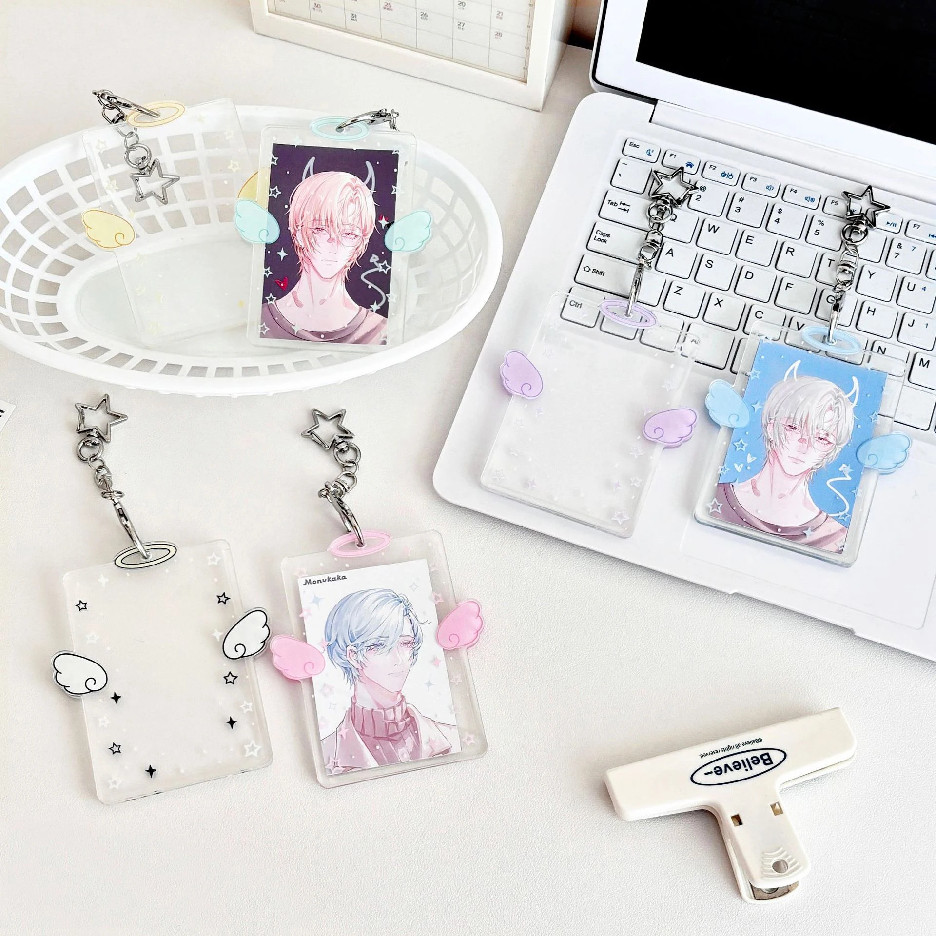 K-POPカードホルダーキーホルダー スリーブ クリアアクリルバッジIDホルダー アイドル K-POPアルバムバインダー フォトフレーム