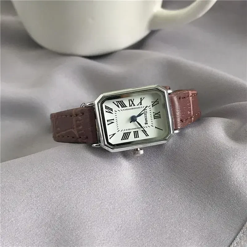 Retro นาฬิกาคลาสสิก Casual QUARTZ Dial สายหนังสี่เหลี่ยมผืนผ้านาฬิกาแฟชั่นนาฬิกาข้อมือสําหรับผู้หญิงนาฬิกาข้อมือของขวัญ