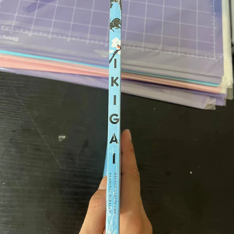 Ikigai 幸せな健康のための日本の秘密の哲学 ヘクター・ガルシア著 幸福の再構築 + 希望小説に関する本
