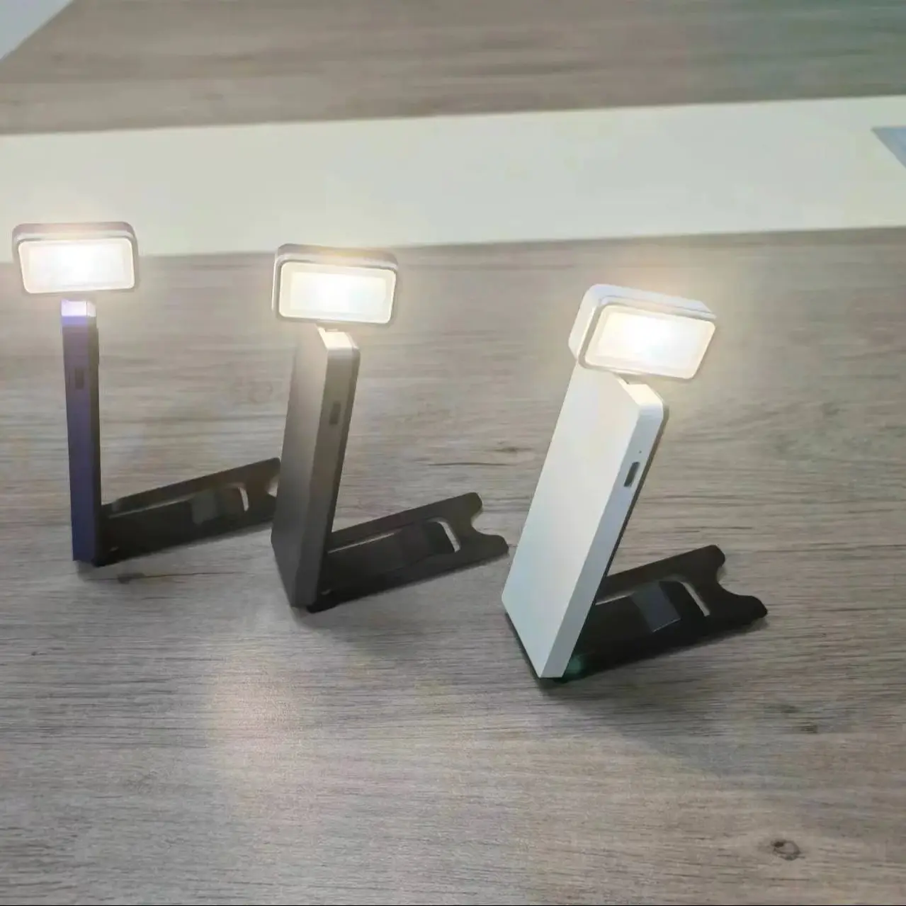 ไฟอ่านหนังสือแบบหนีบ LED ชาร์จซ้ำได้ 3 สี 5 ระดับความสว่าง ไฟอ่านหนังสือกลางคืน ปกป้องสายตา ไฟอ่านหนังสือแบบมินิ