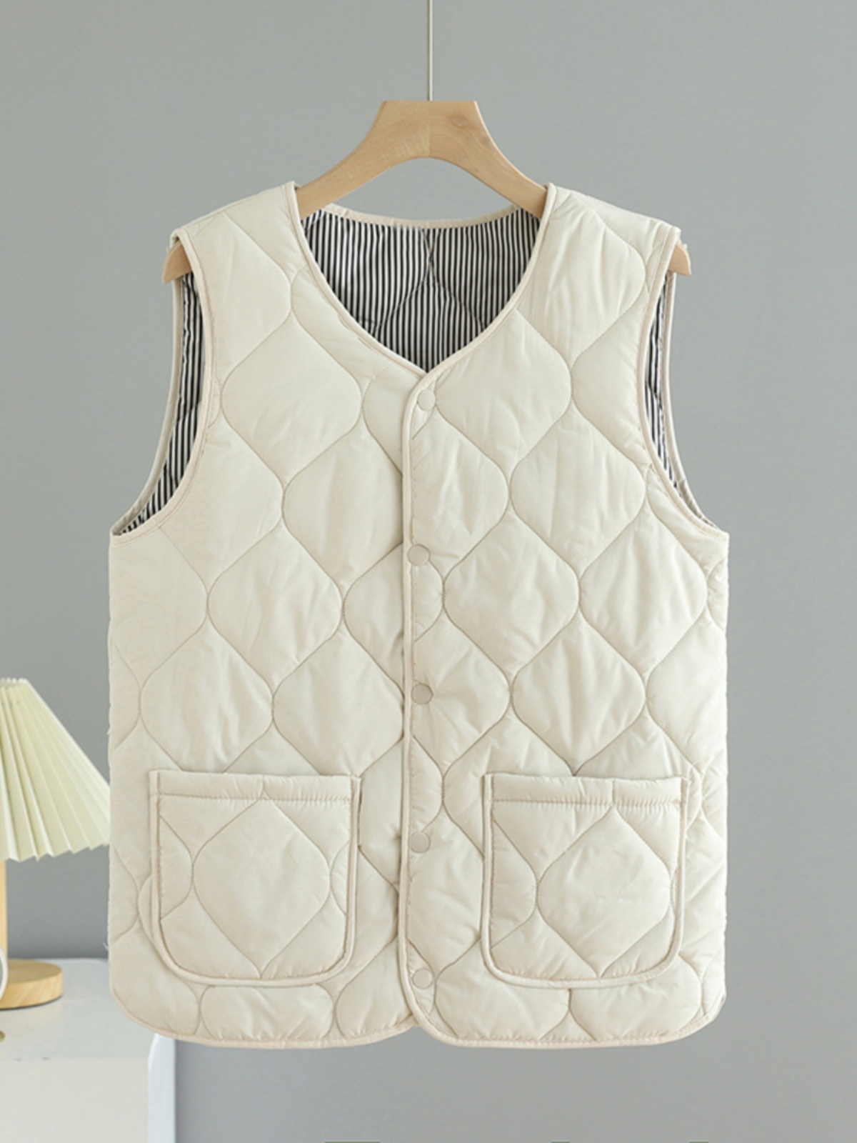 Lightweight down Cotton Vest Women's Inner Wear Short Sle V-Neck Single Button Closure Novel Polyester Fiber Mommy's Autu...