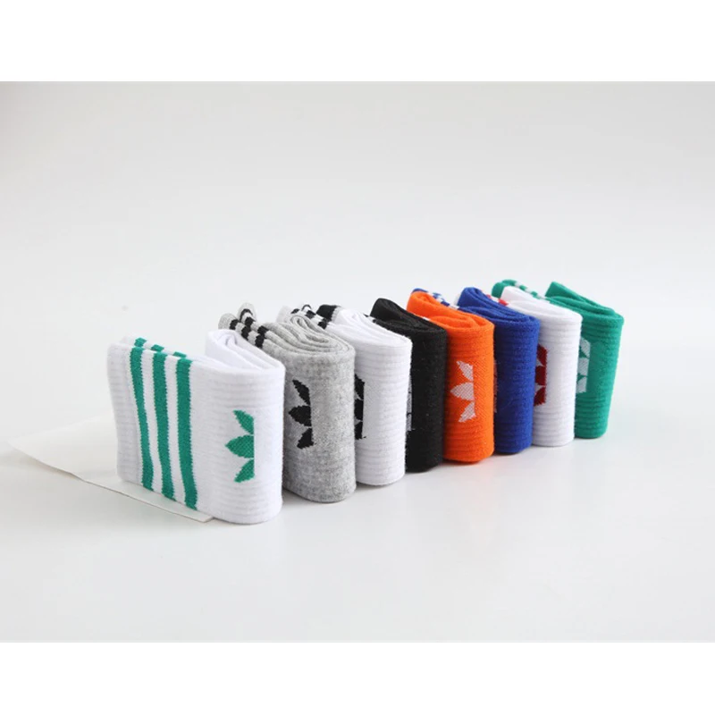 Calcetines deportivos puros a la moda de tubo de alto Color, calcetines de algodón con trébol para hombres y mujeres, calcetines Ins salvajes, calcetines a rayas, novedad de 2024