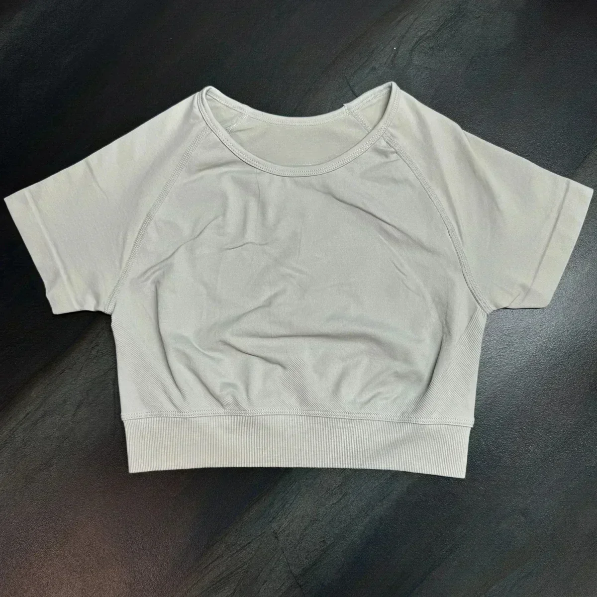 Top corto de impacto para mujer, camisetas de manga corta para Yoga, Top corto ligero para gimnasio, Camiseta deportiva sin costuras, ajuste corto acanalado